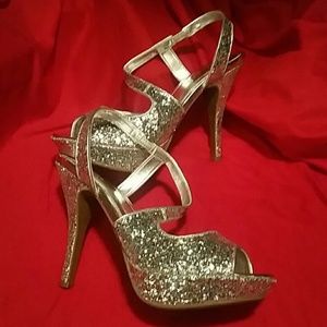 PRICE DROP 🤑 Kenneth Cole Women Heels